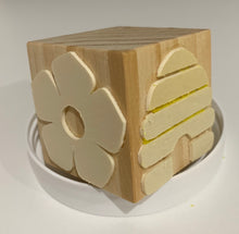 Load image into Gallery viewer, Playdough stamp - Bee
