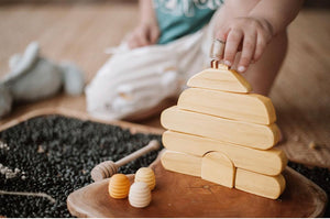 Story scene Stacker - Beehive